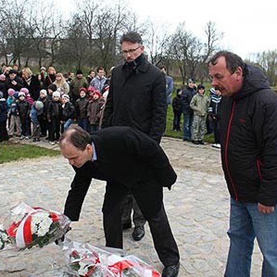 Co z miejscem upamiętniającym zbrodnię katyńską i ofiary katastrofy smoleńskiej