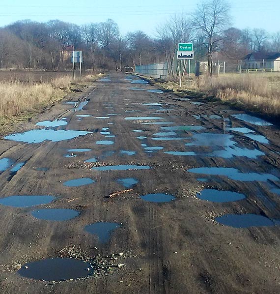 Czytelnik: Droga Gosty-Rybice jest w tragicznym stanie... Wjt wierzna odwraca gow od problemu? 