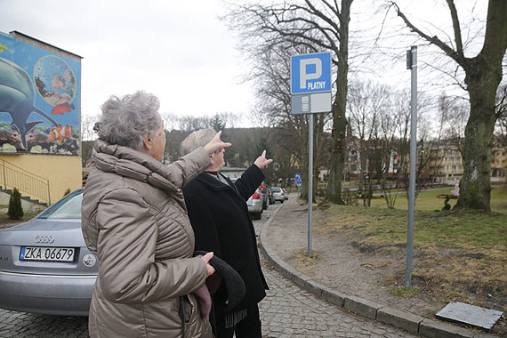 Czytelnik: Strefa patnego parkowania nadal obowizuje? Znak dezinformuje kierowcw