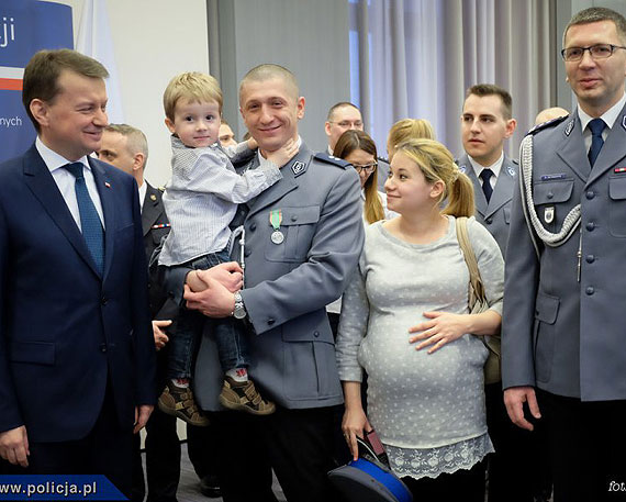 Policjanci odznaczeni za dzielność