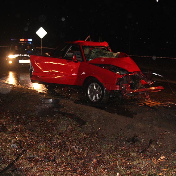 Kierowca Audi 80 w stanie ciężkim trafił do szpitala w Gryficach