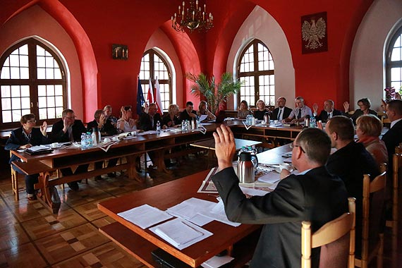 Zamiast przetargu – wynaj? Radni zadecyduj