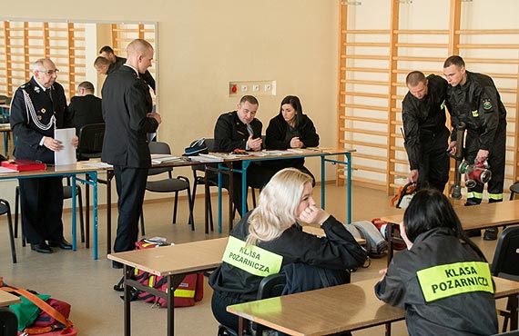 Eliminacje gminne Ogólnopolskiego Turnieju Wiedzy Pożarniczej - Młodzież zapobiega pożarom