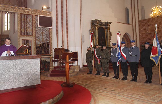 Msza w.  za Ojczyzn w katedrze kamieskiej w 71 rocznic zdobycia Ziemi Kamieskiej