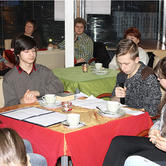 Zimowy wieczór poezji w bibliotece w Międzyzdrojach