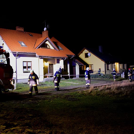 Przy domu w Wapnicy ulatnia si gaz. Do akcji wkroczyli straacy