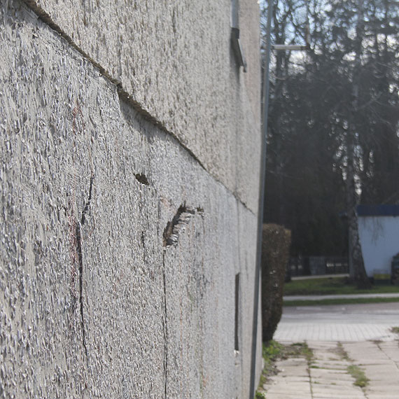 Na głowę nikomu nie spadnie ale nogi połamać może