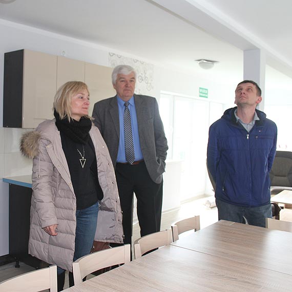 Radni powiatowi lustrują wyremontowane placówki opiekuńczo-wychowawcze w Wisełce i Lubinie