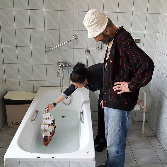 W DPS-sie ze skrzynki po jabłkach zrobił model żaglowca z XVII wieku