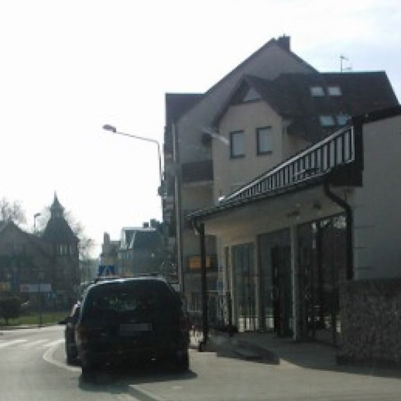 Zamiast dziesięciu minut stoi pół dnia. Mistrz parkowania w akcji. Co na to straż miejska?