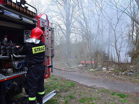 Paliły się ruiny byłego ośrodka szkoleniowo-wypoczynkowego w Lubinie!