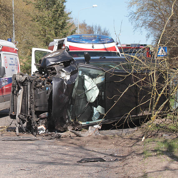 Kolizja drogowa w Dziwnowie – dwa kompletnie rozbite auta