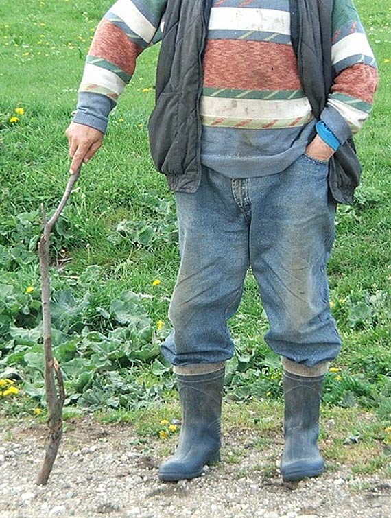 Szok! Wiatr porwał 68-latka z naczepy! Mężczyzna ma podejrzenie złamania kości udowej!