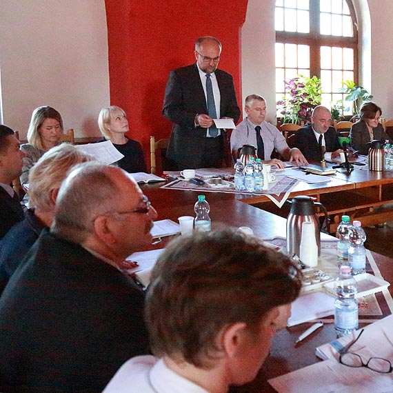 Decyduj�ca sesja w sprawie szko�y  G�rkach