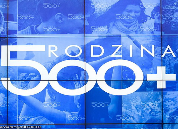 Ruszy�y pierwsze wyp�aty w ramach programu 500 plus. W Golczewie z�o�ono ponad 300 wniosk�w