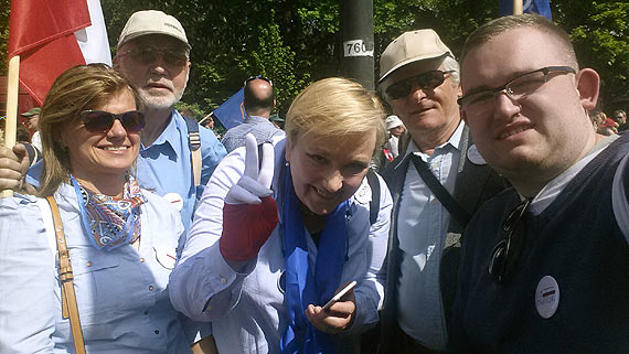 Caa Polska na marszu KOD-u