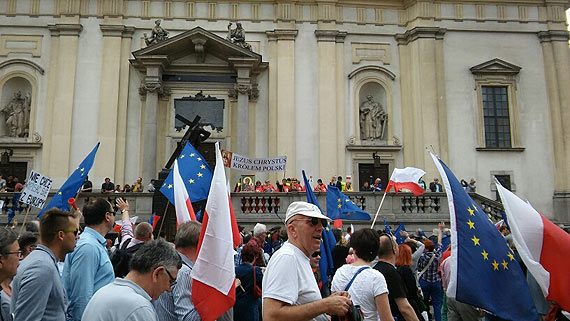Caa Polska na marszu KOD-u