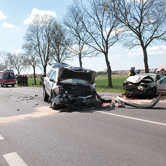 Kraksa trzech osobówek pomiędzy Dziwnowem a Kamieniem. Jedna osoba ranna!