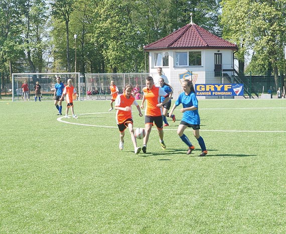 Poznaliśmy Mistrzów Regionu B w Mini Piłce Nożnej Dziewcząt i Chłopców w ramach Igrzysk Młodzieży Szkolnej 2015/2016