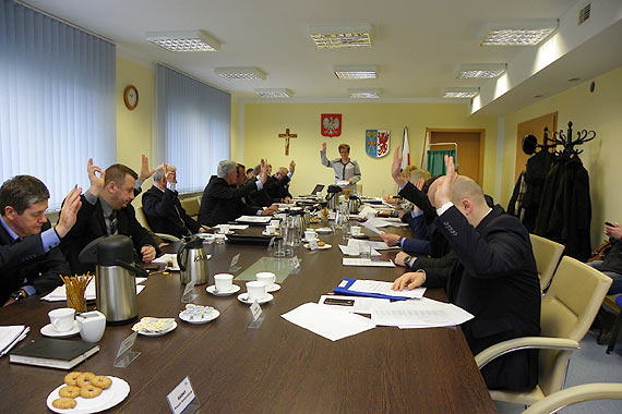 Sesja Rady Powiatu Kamieskiego: Czy Zarzd uzyska absolutorium?