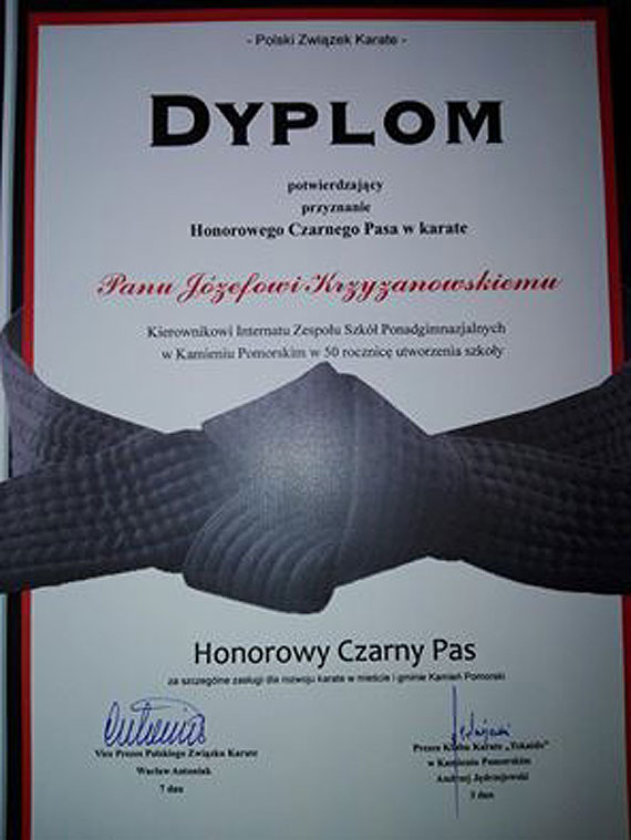 Józef Krzyżanowski z honorowym czarnym pasem w karate