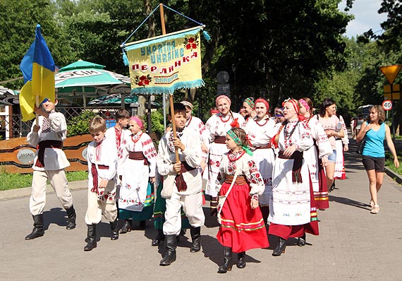 Zespół Folklorystyczny „Perlynka” grał, tańczył i śpiewał na kamieńskich błoniach