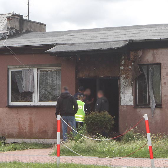 Gro�ny po�ar w barakach na Woli�skiej! Ogie� bucha� przez okna! 