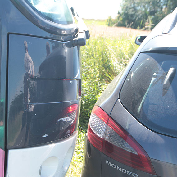 Wypadek autobusu wiozcego dzieci pod Dobropolem! O krok od tragedii!