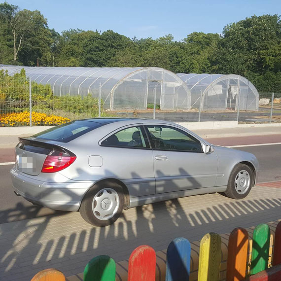 Czytelnik: Tak kierowcy parkuj w Kamieniu Pomorskim! Obok parking