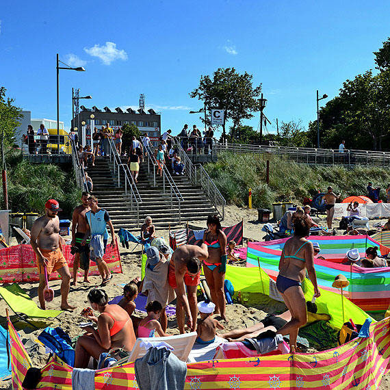Mieszkaniec: W Niemczech tego cyrku z parawanami nie ma! Tylko u nas trwa bitwa o miejsce na plaży