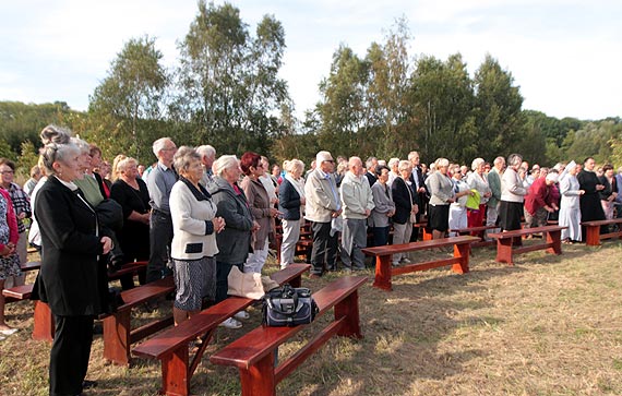 Poświęcenie krzyża na miejscu przyszłego kościoła na Osiedlu Chopina