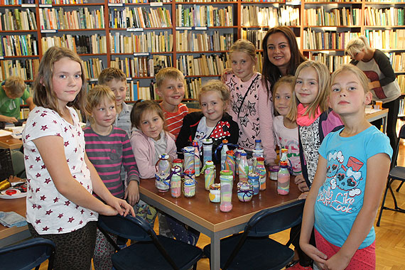 Rodzinne warsztaty plastyczne „Pami�tki z wakacji” w Bibliotece w Mi�dzyzdrojach