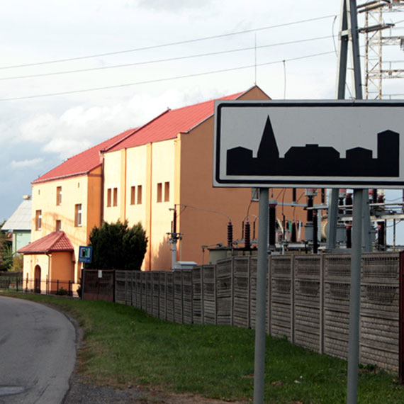 Rozwiązanie jest proste wystarczy przenieść dwa znaki drogowe