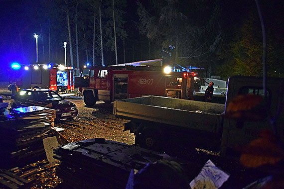 Nocny poar na Gryfa Pomorskiego w Midzyzdrojach. Paliy si fragmenty rozebranych domkw letniskowych