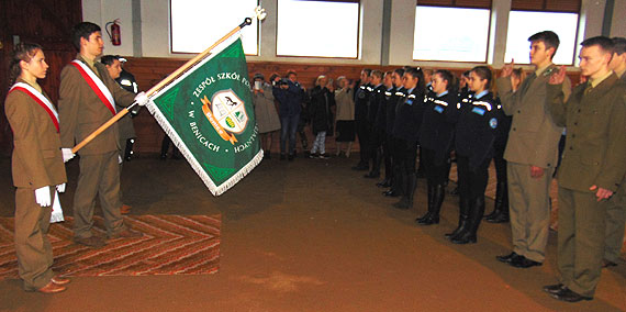 lubowanie uczniw klasy policyjnej w Benicach!