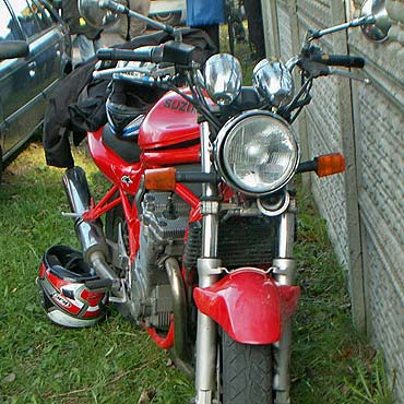 adzin: Motocykl zderzy si z samochodem