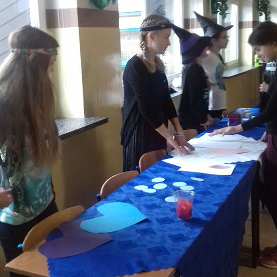 Andrzejkowe wróżby w dziwnowskim gimnazjum