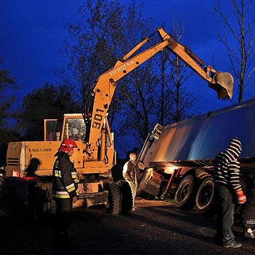Kamie Pomorski: Scania z naczep wjechaa do rowu