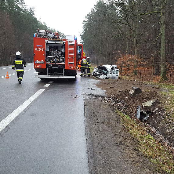 Wypadek na trasie Dargobądz - Międzyzdroje. W dacii pękła opona!