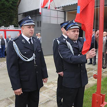 Wysoka Kamieska: Straacy maj zmodernizowan remiz i samochd, a pikarze nowe boisko
