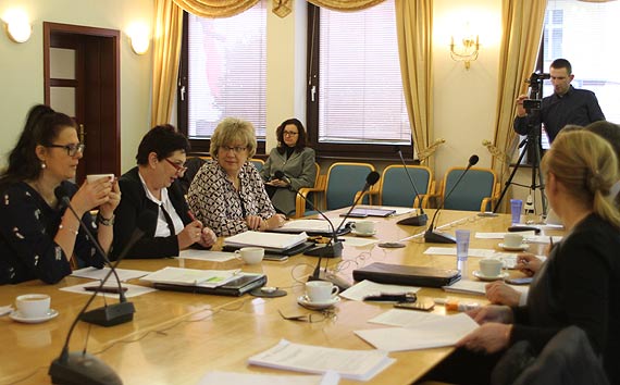 Radni podjęli dwa stanowiska związanie z terminalem kontenerowym w porcie zewnętrznym w Świnoujściu, no i co z tego?