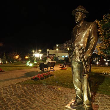 Park Chopina w blasku lamp