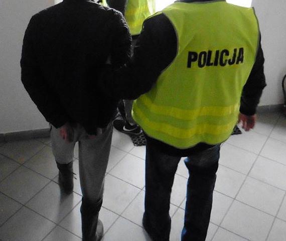 25-latek znieway policjantw w Wolinie! Stan przed sdem