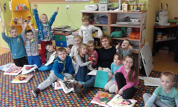Dzieci z Oddziału Przedszkolnego w Wapnicy czytały pluszowym misiom z całej Polski