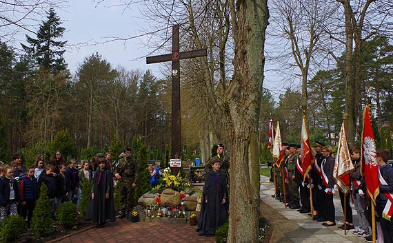 Uroczyste obchody pod Krzyżem Katyńskim