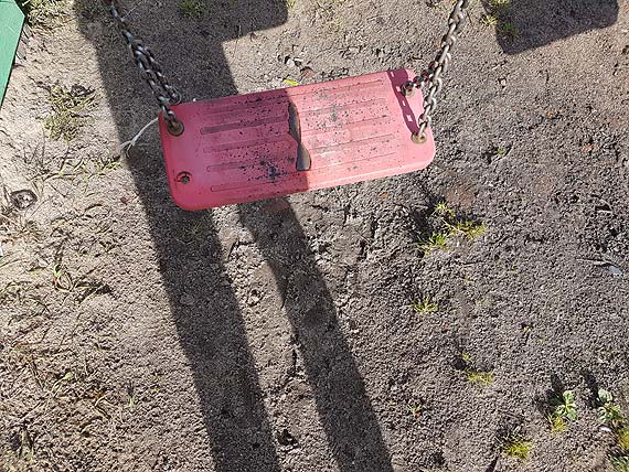 Ostatni przegld placu zabaw w niatowie zosta przeprowadzony prawie rok temu