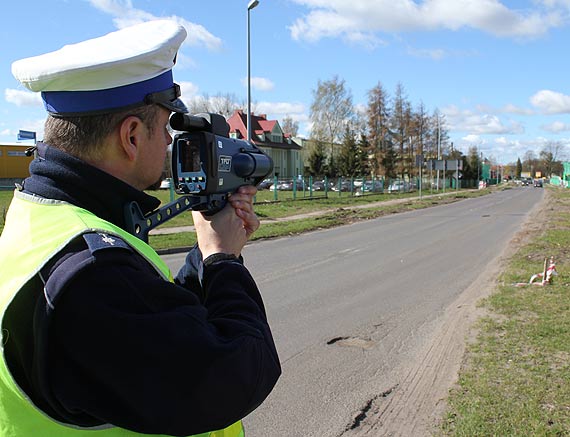 Kamiescy policjanci podsumowuj weekend wielkanocny. Skontrolowali 129 kierujcych, prawie 60 z nich przekroczyo dozwolon prdko!