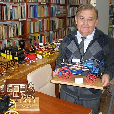 Midzyzdroje: Buduje modele zaprzgowe. Wystawa w bibliotece