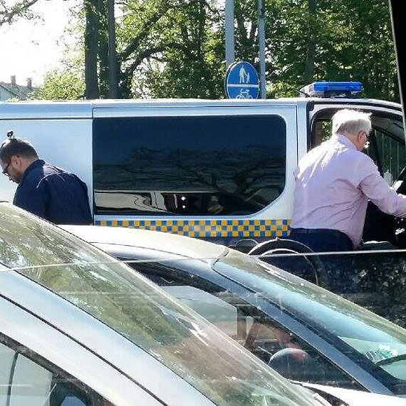 Czytelnik: Midzyzdrojska stra miejska jak takswka? Wozi burmistrza Dorosza do  pracy?
