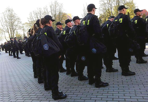 Dwch nowych policjanw zasili szeregi KPP w Kamieniu Pomorskim